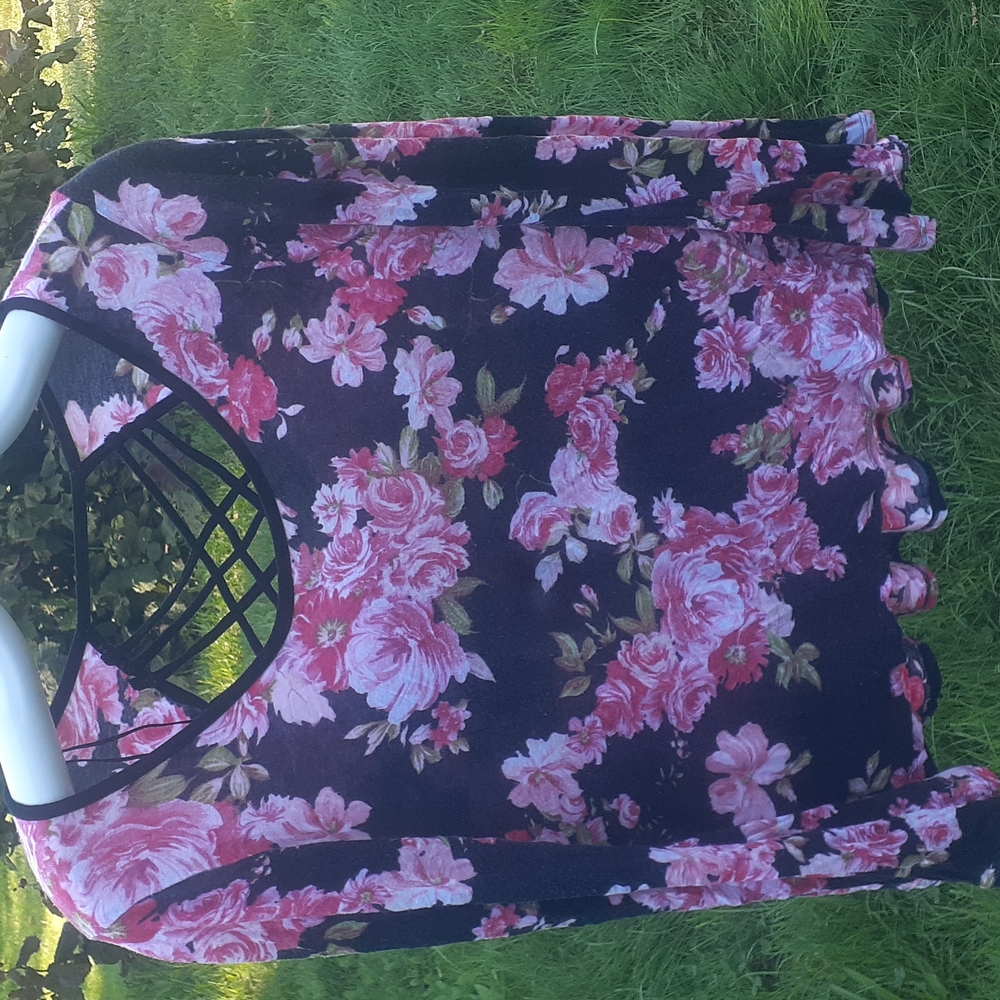 BELL SLEEVED -ROSE PATTERN ULTRA SOFT TOP